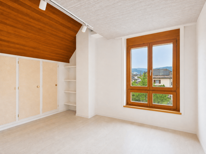 Detached villa with spa, commercial unit and plenty of design flexibility (19)