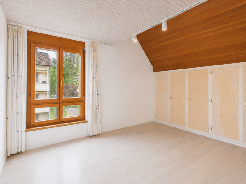 Detached villa with spa, commercial unit and plenty of design flexibility (20)