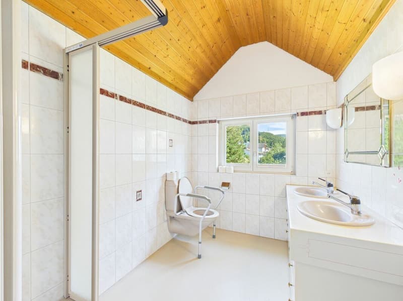 A real gem in a sought-after residential area (10)