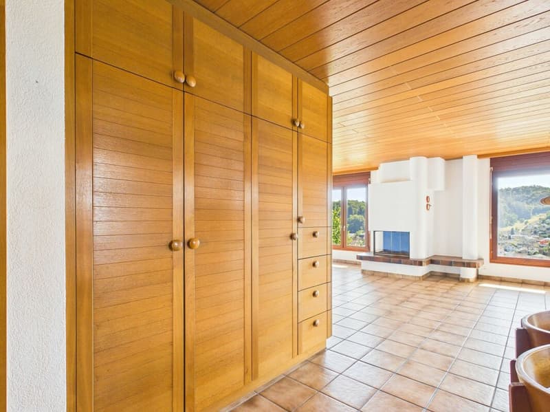 Charming 2.5-room apartment with winter garden, garden, and fireplace in Gränichen (8)