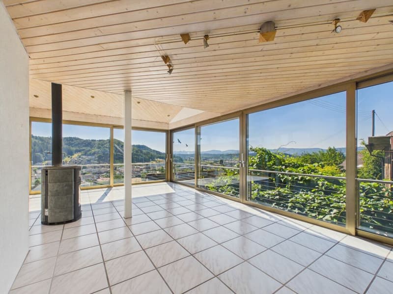 Charming 2.5-room apartment with winter garden, garden, and fireplace in Gränichen (2)