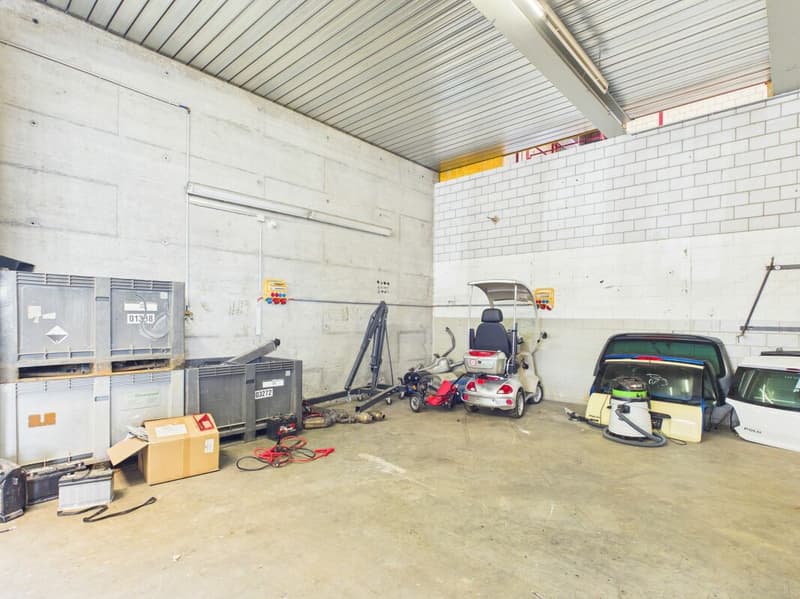 Hall avec 4 pièces (environ 350 m²) - idéal comme garage/atelier à Rafz (4)