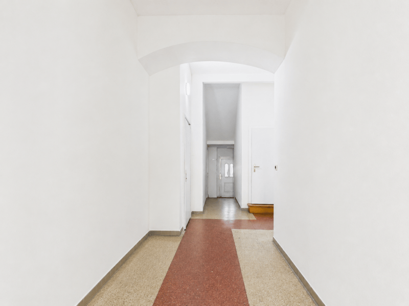 Rare opportunity! Multi-family house with 9 apartments and restaurant & bar (12)