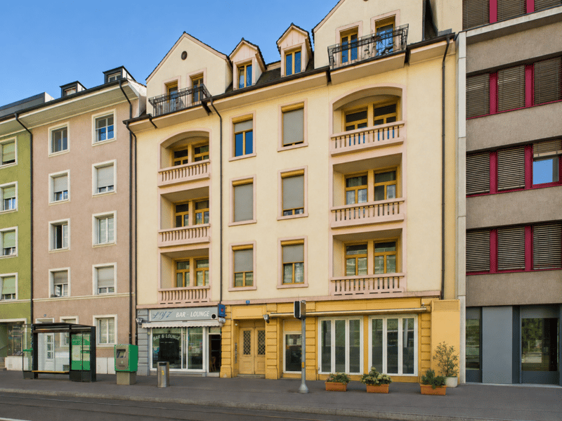 Rare opportunity! Multi-family house with 9 apartments and restaurant & bar (1)