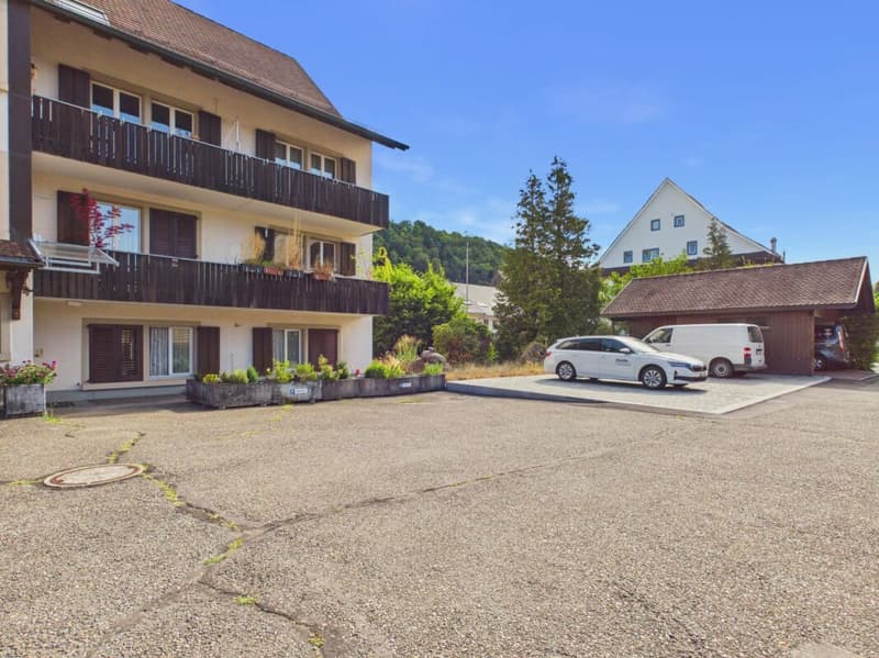 14 Aussenparkplätze an zentraler Lage in Hornussen - ab CHF 80.-/Monat (2)