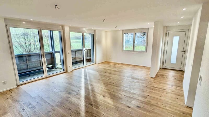 Modernes Studio mit grosszügigem Balkon (1)