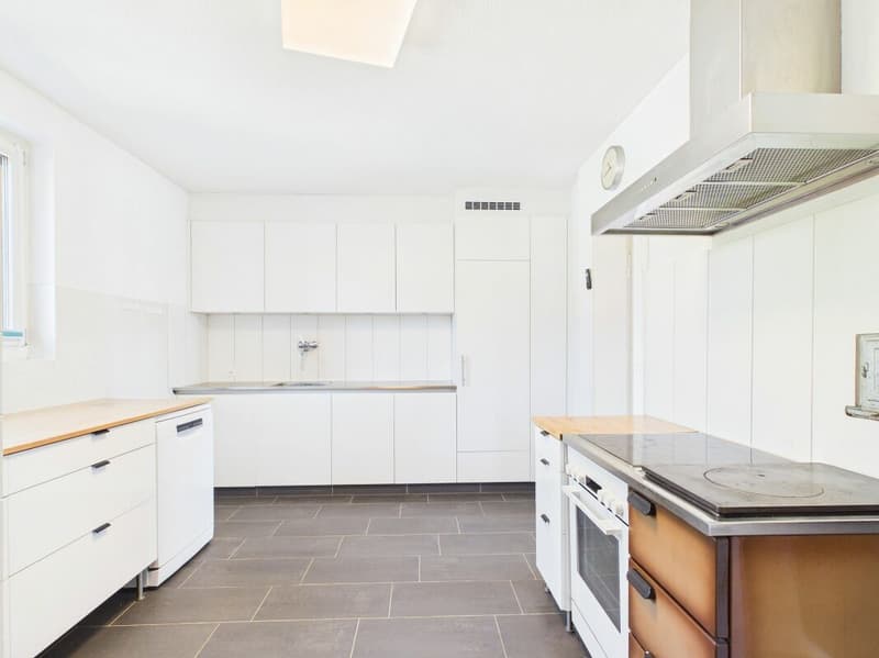 Charming single-family house with large garden and converted attic (3)