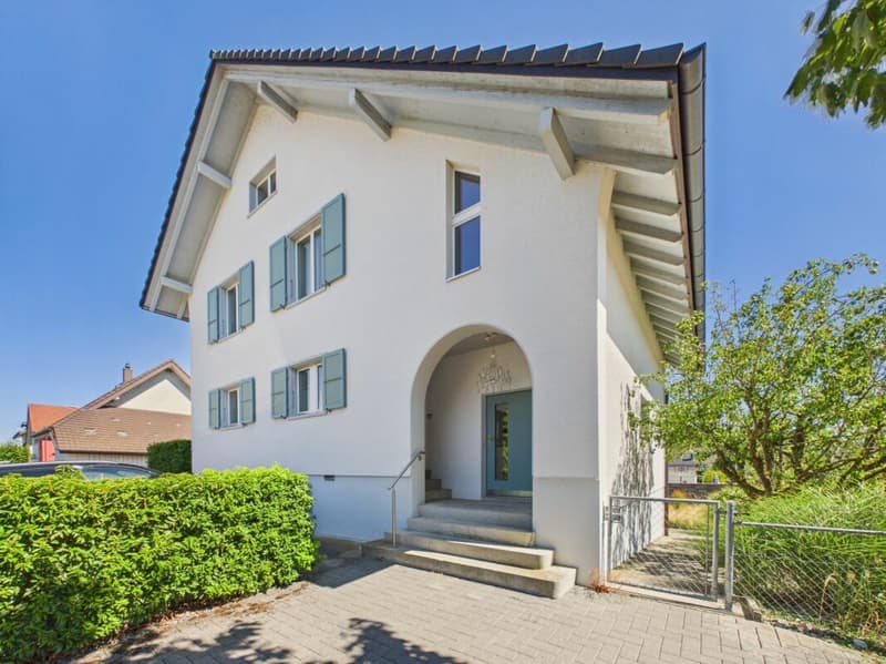 Charmantes Einfamilienhaus mit grossem Garten und ausgebautem Dachstock (1)
