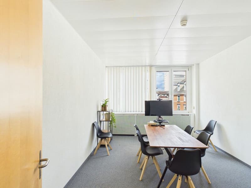 Schöne, geräumige Fläche zu vermieten: 240 m² (6)