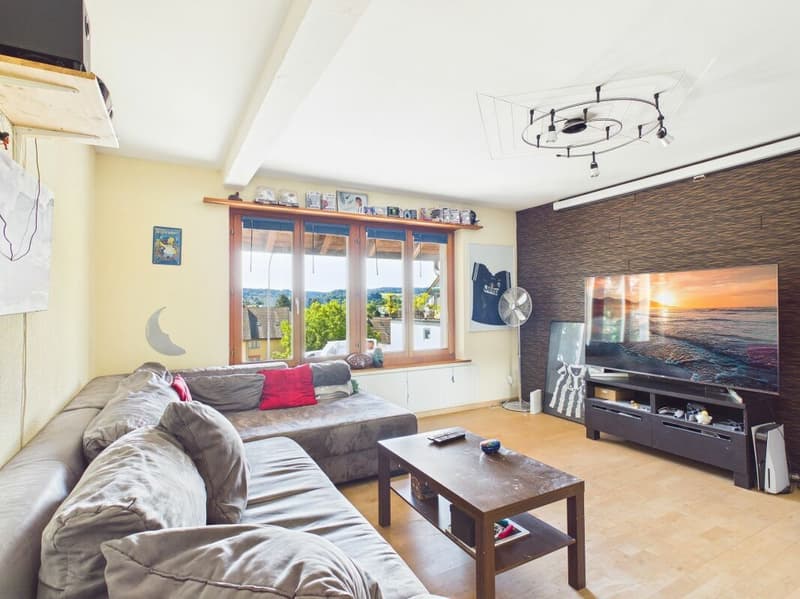 Freistehendes Zuhause mit Charme und Entwicklungspotenzial (2)