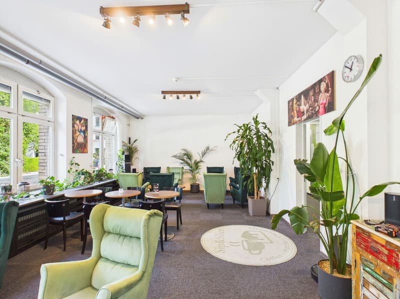 Attractive Café salon mit Blick auf den MFO- Park- Zürich-Oerlikon (2)