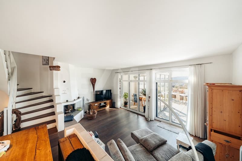 Attractive corner semi-detached house with unobstructed views (10)