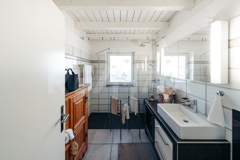 Attractive corner semi-detached house with unobstructed views (11)