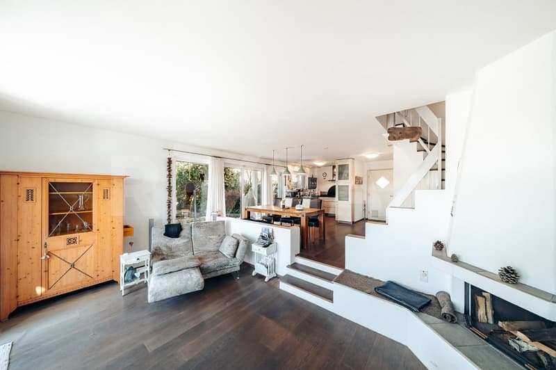 Attractive corner semi-detached house with unobstructed views (4)