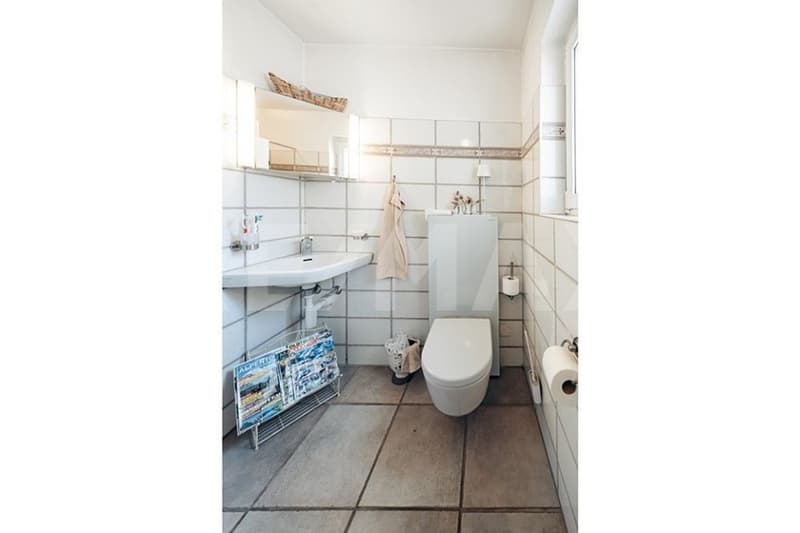 Attractive corner semi-detached house with unobstructed views (12)