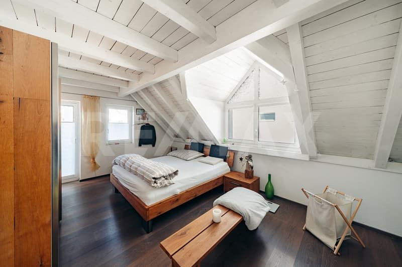 Attractive corner semi-detached house with unobstructed views (13)