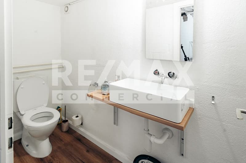 Acheter plutôt que louer - local commercial de 70m² NF - rénové et disponible immédiatement (7)