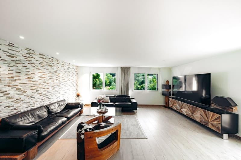 Living with additional returns, exclusive semi-detached house with separate apartment (5)