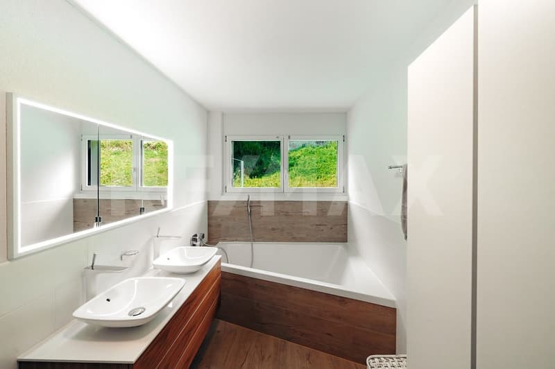Living with additional returns, exclusive semi-detached house with separate apartment (12)