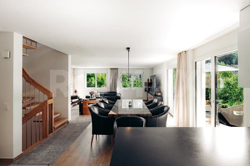 Living with additional returns, exclusive semi-detached house with separate apartment (2)
