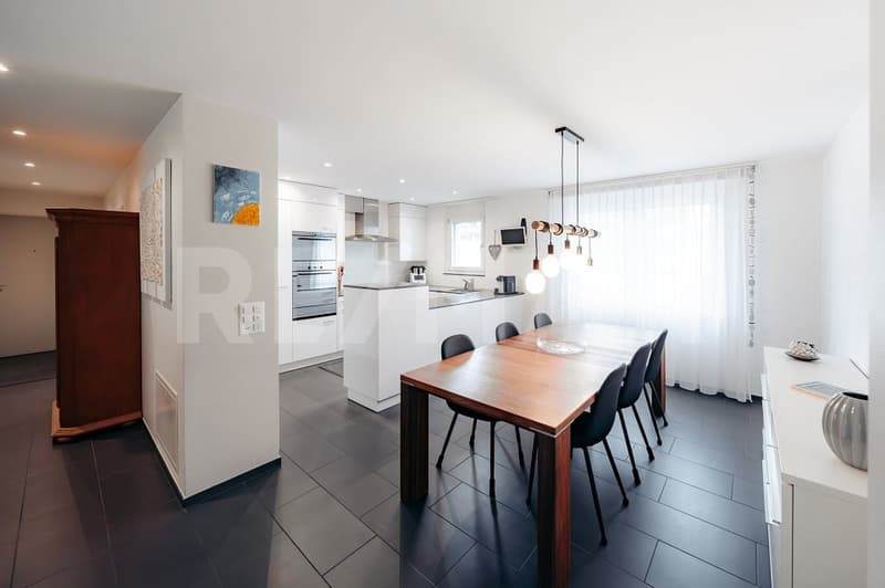 Moderne 4.5-Zimmer-Terrassenwohnung mit hochwertigem Ausbau ideal für Familien (4)
