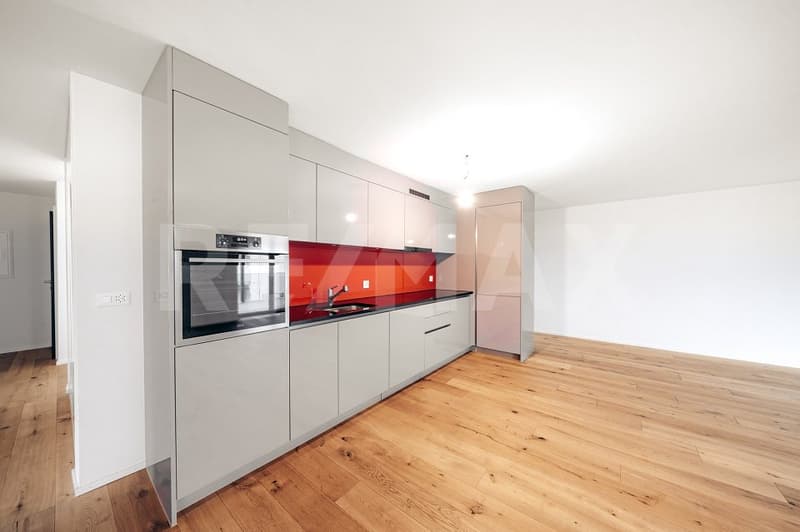 Appartamento moderno 4.5 locali con 134 m² e ampio balcone, ristrutturato, situato nel centro di Kloten (4)
