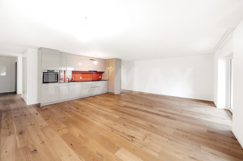 Appartamento moderno 4.5 locali con 134 m² e ampio balcone, ristrutturato, situato nel centro di Kloten (2)