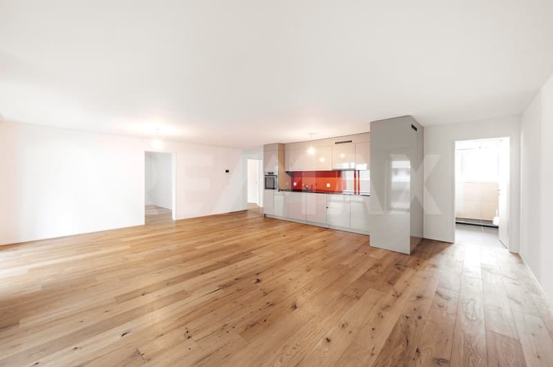 Appartamento moderno 4.5 locali con 134 m² e ampio balcone, ristrutturato, situato nel centro di Kloten (3)
