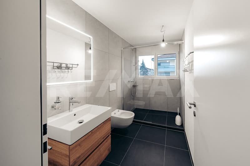 Appartamento moderno 4.5 locali con 134 m² e ampio balcone, ristrutturato, situato nel centro di Kloten (7)