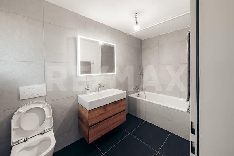 Appartamento moderno 4.5 locali con 134 m² e ampio balcone, ristrutturato, situato nel centro di Kloten (8)