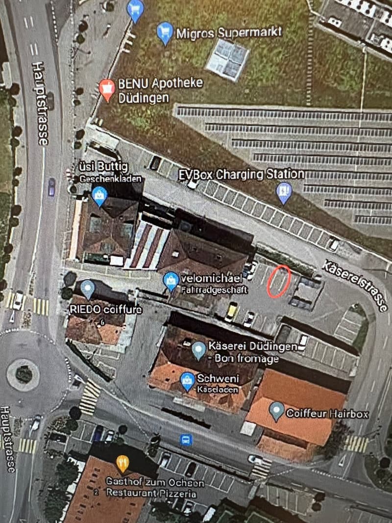 Aussenparkplatz bei Migros Düdingen (2)