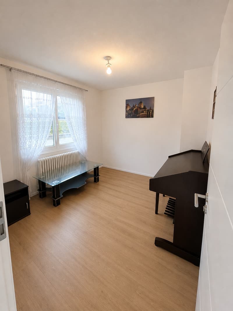 Family house with 6.5 rooms - In the center of Dompierre - Development prospects (8)