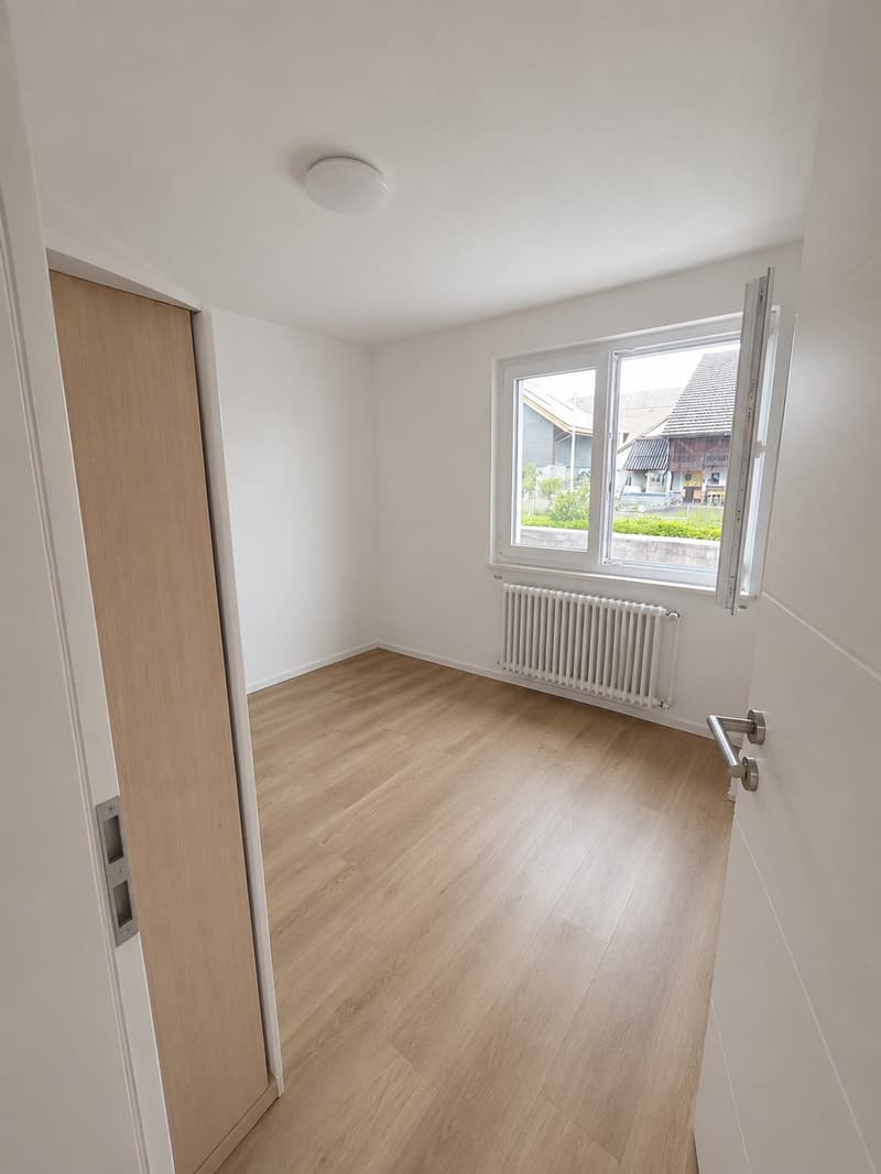 Maison familiale de 6.5 pièces - Au centre de Dompierre - Perspectives de développement (9)