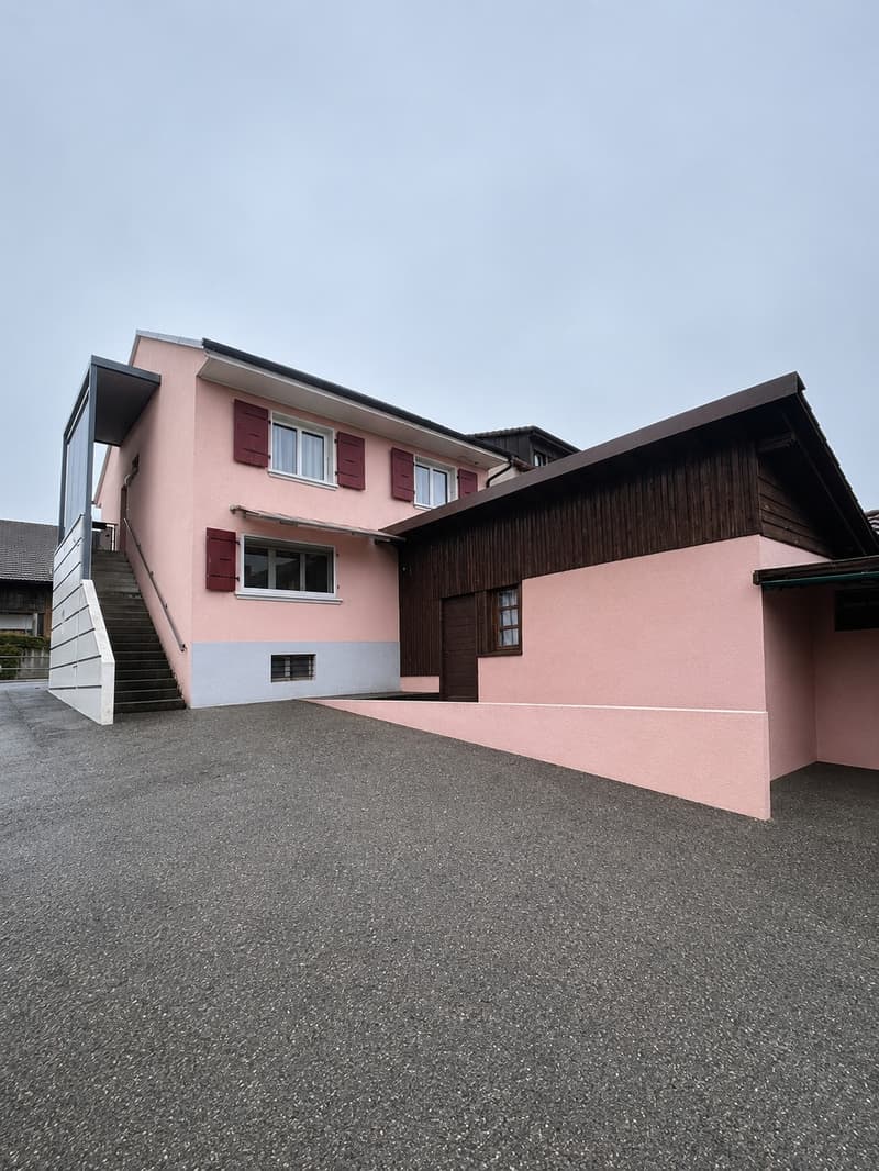 Maison familiale de 6.5 pièces - Au centre de Dompierre - Perspectives de développement (2)