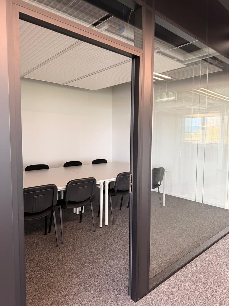 Bureau meublé neuf et lumineux - de 32 m² à louer à St-Aubin (4)