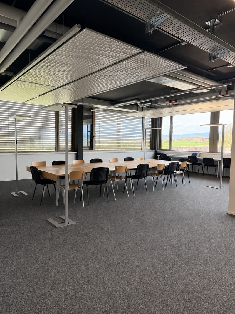 Bureau meublé neuf et lumineux - de 32 m² à louer à St-Aubin (2)