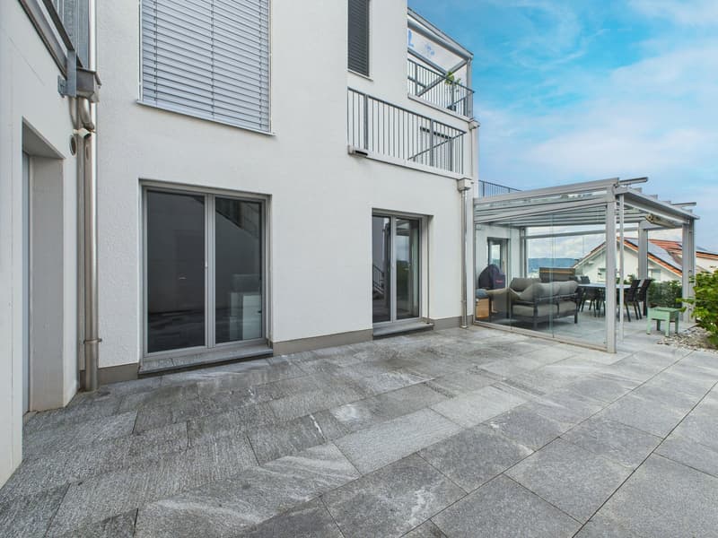 Terrace Jewel with a Wide View over Zurich (17)
