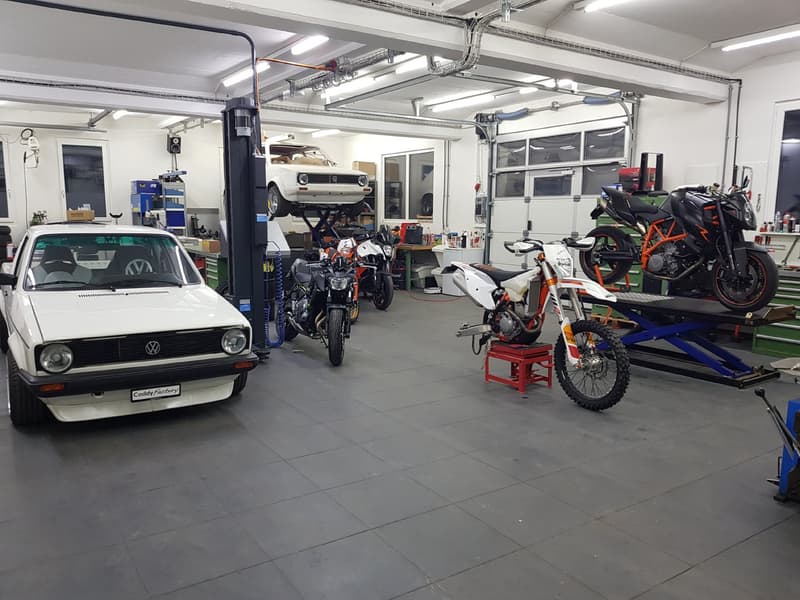 Voll ausgestattete Auto-/Motorradwerkstatt mit 143 m² (7)