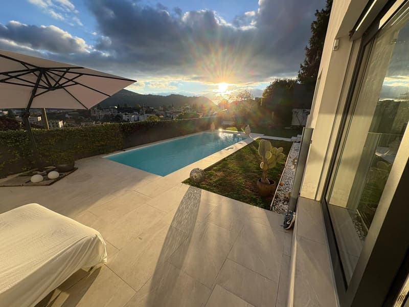 Independent villa with pool, open view and absolute privacy (2)