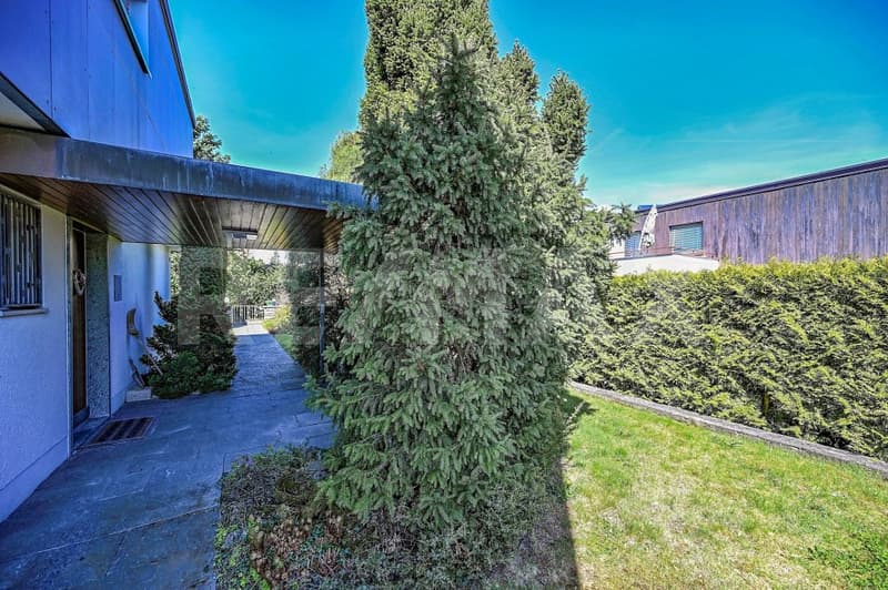 Detached 6.5-room single-family house with large garden and plenty of light (2)