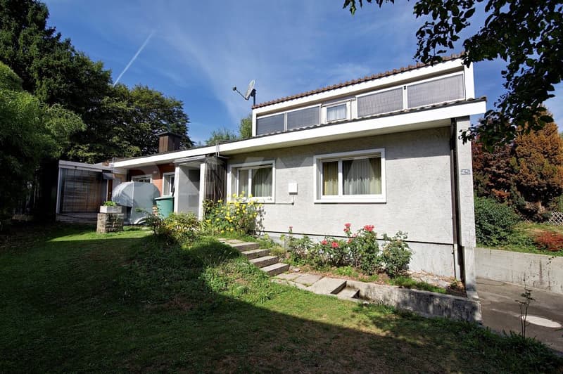 Einfamilienhaus mit Potenzial an begehrter Wohnlage (2)