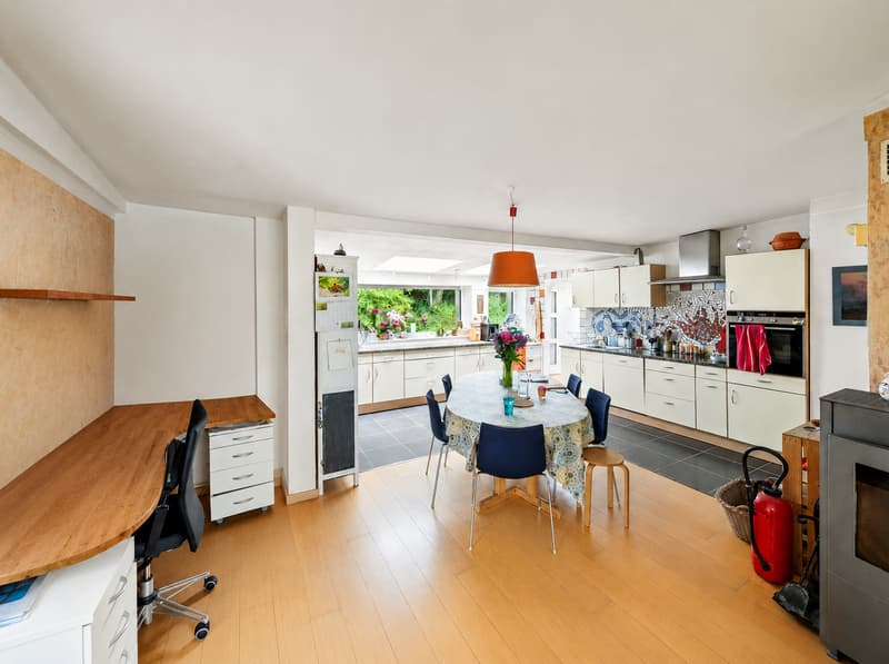 Casa ecologica con 7 locali, piscina e grande giardino a Losanna (13)