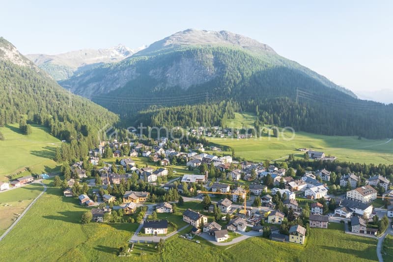 Chesa Surpunt - Freistehende Liegenschaft mit Einliegerwohnung (2)