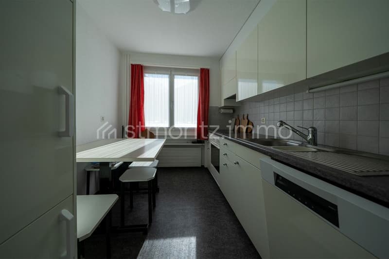 Chesa Muntarütsch - Helle 4-Zimmerwohnung mit Südbalkon und freier Bergsicht (5)