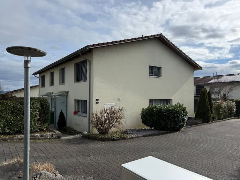 Modern semi-detached house in a quiet location in Sins (1)