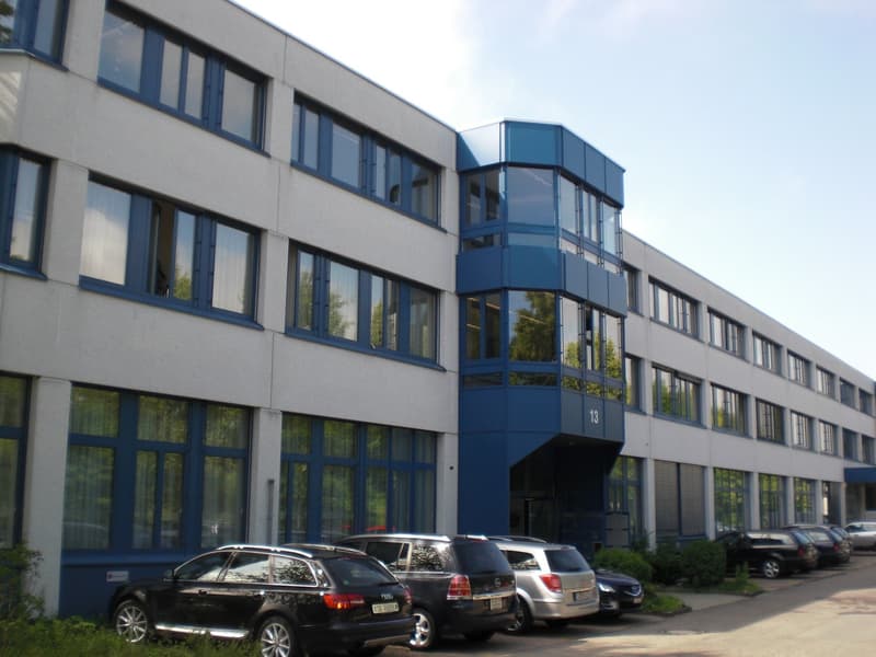 Versatile commercial spaces with storage and sales area in Baar (2)