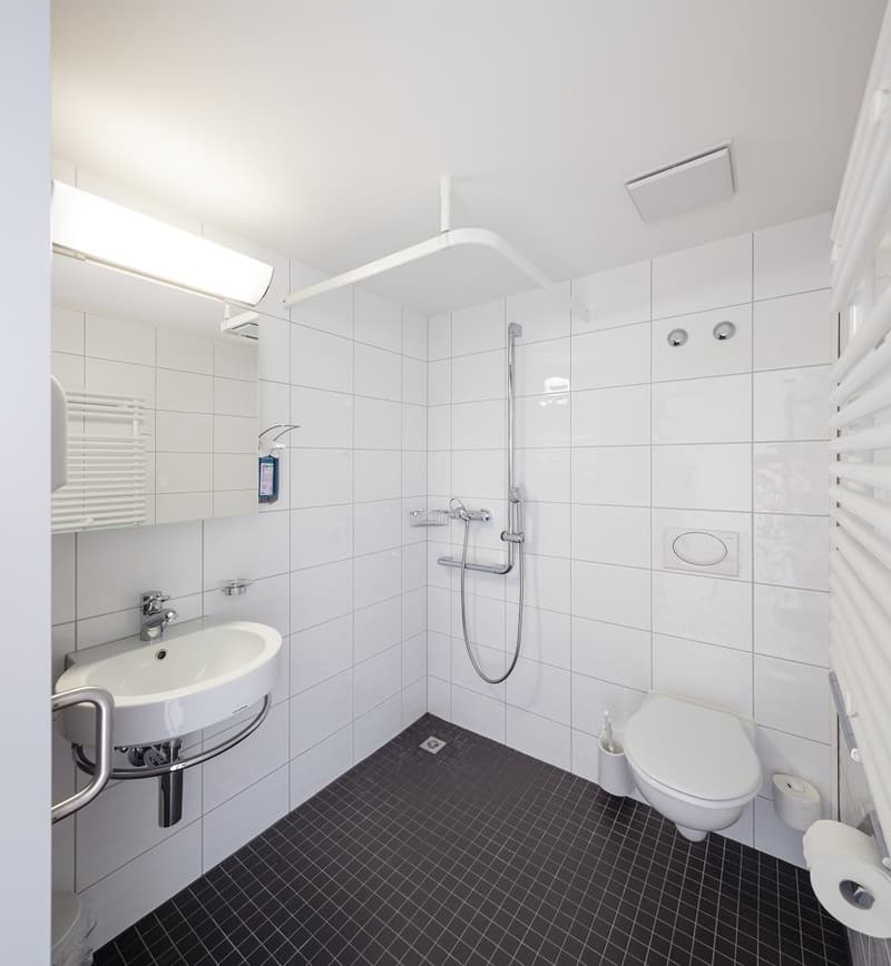 Bright senior apartment with a view in Zurich (4)