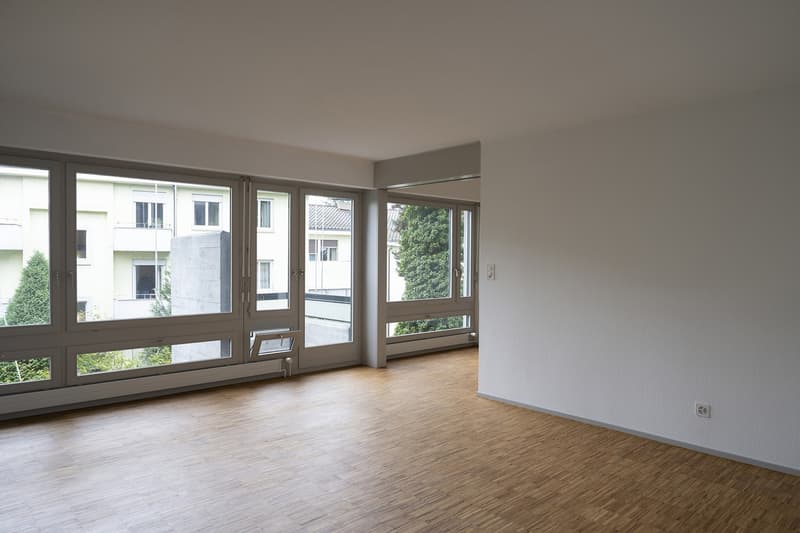Appartement spacieux 2.5 pièces avec balcon à Zürich Höngg (5)