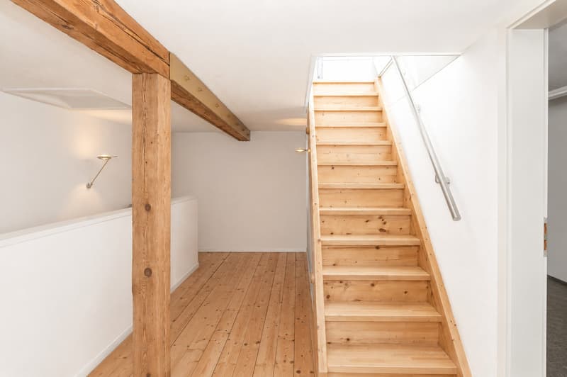 Attraktive 3.5-Zimmer-Dachwohnung mit privater Dachterrasse und Weitblick über Zürich und den Zürichsee (12)