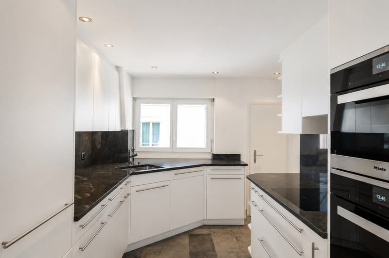 Attraktive 3.5-Zimmer-Dachwohnung mit privater Dachterrasse und Weitblick über Zürich und den Zürichsee (3)